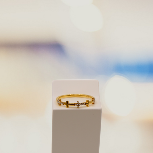 0.12 Carat Natural White Diamond Ring with 18K Yellow Gold