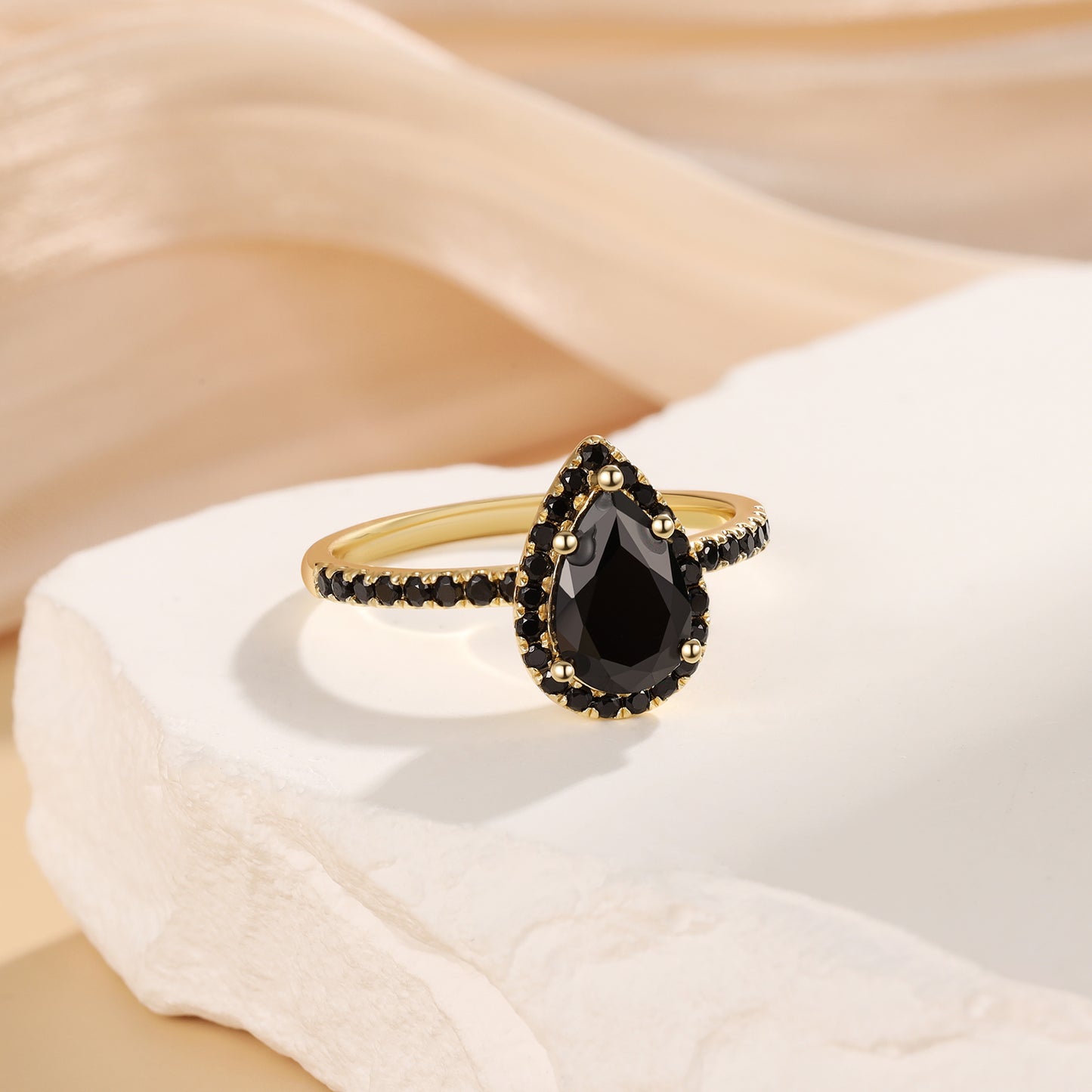 18K Gold Natural Onyx Ring