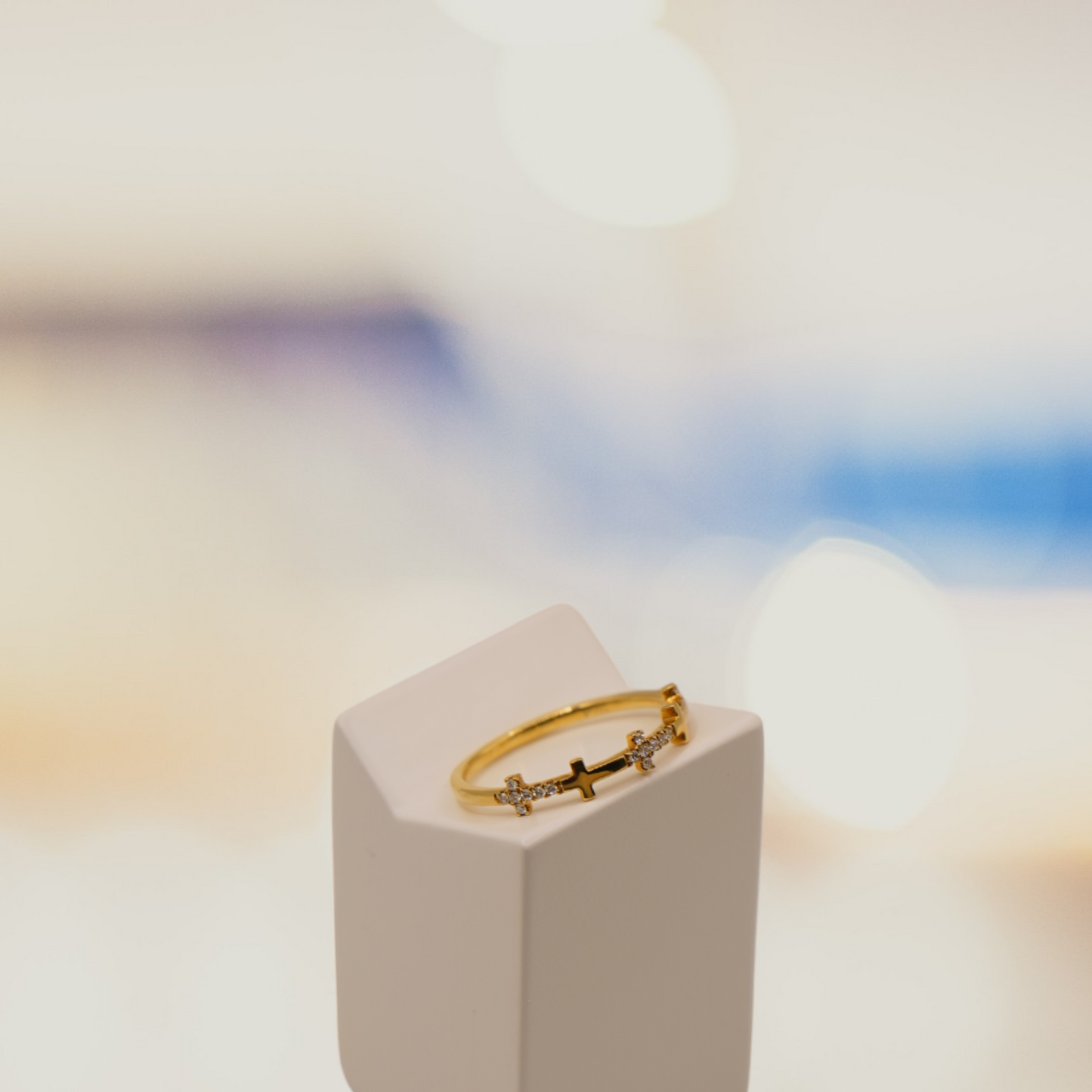 0.12 Carat Natural White Diamond Ring with 18K Yellow Gold